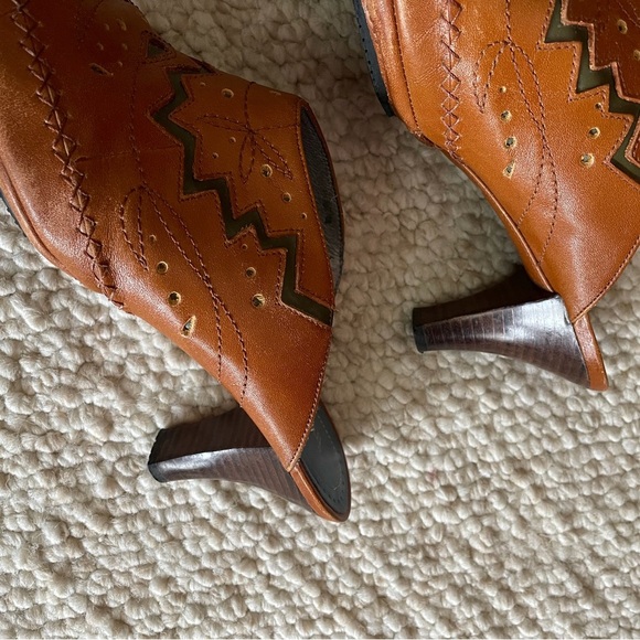 Boho Heeled Leather Slides for Unique Soles - Picture 3 of 5